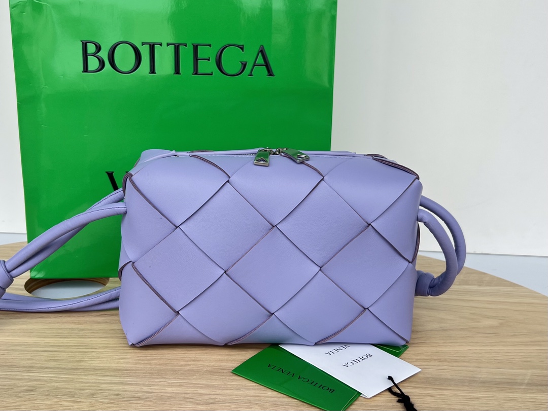 Small Cassette Intreccio Leather Cross-body Camera Bag Violet